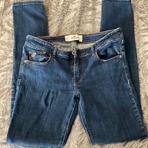 Hollister women’s dark wash skinny jeans